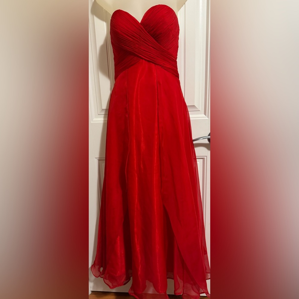 Elegant Red Strapless Evening Gown B'DAZZLE BY ALYCE size 0